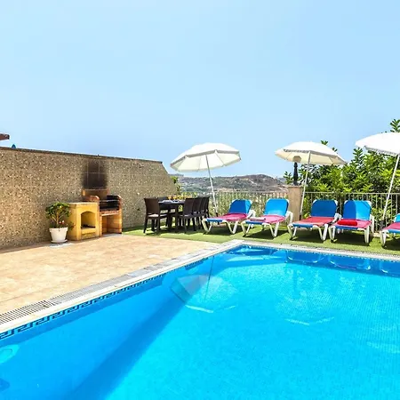 Ta Guljetta 4 Bedroom With Private Pool Marsalforn