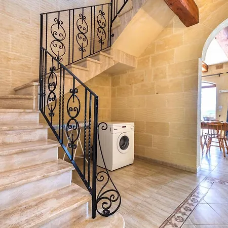 Ta Guljetta 4 Bedroom With Private Pool Marsalforn