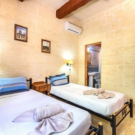 Ta Guljetta 4 Bedroom With Private Pool Marsalforn