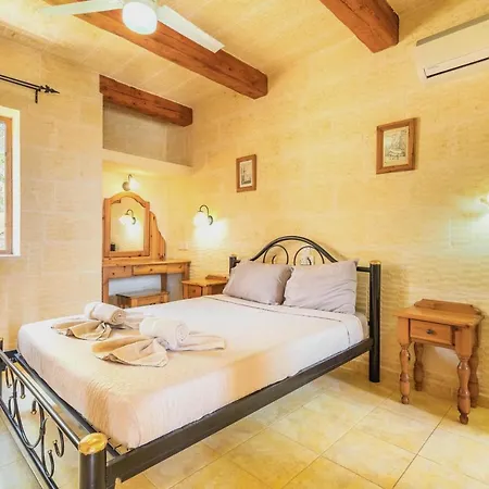 Ta Guljetta 4 Bedroom With Private Pool Villa