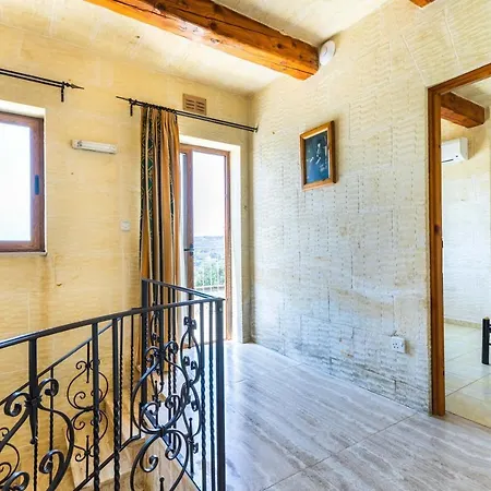 Ta Guljetta 4 Bedroom With Private Pool Villa Marsalforn