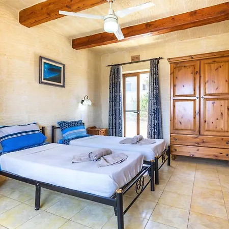 Ta Guljetta 4 Bedroom With Private Pool * Marsalforn